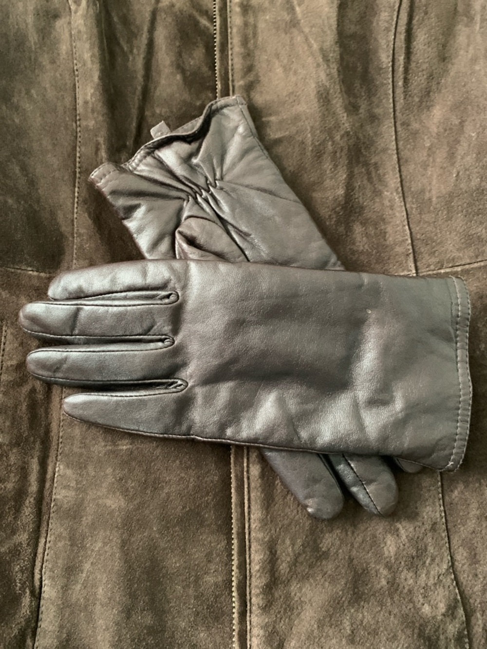 100 % Leather Chocolate Brown  Gloves Size Small 9.25” Long Like New Condition